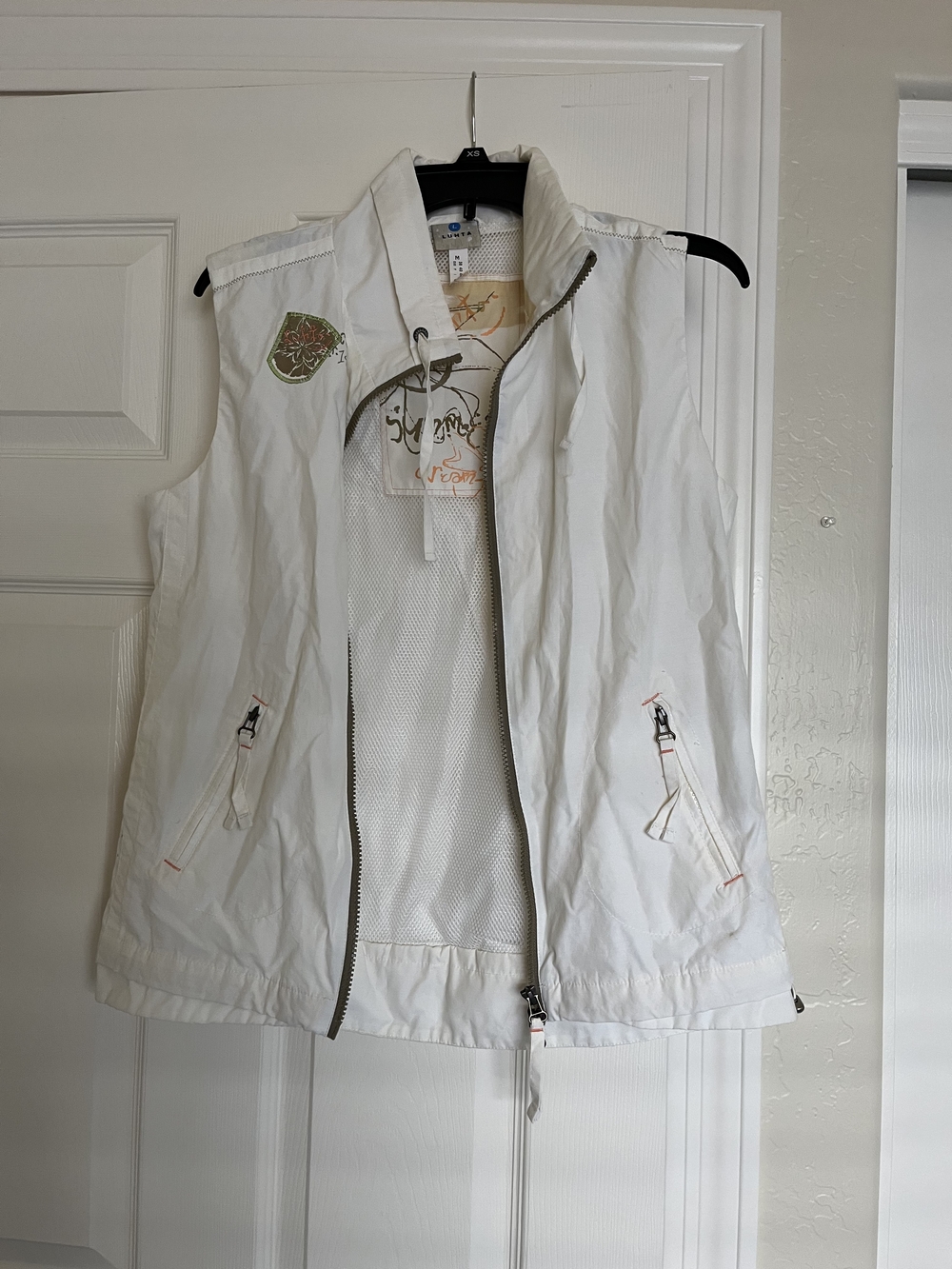 Sleeveless Luhta Zip-Front Vest!